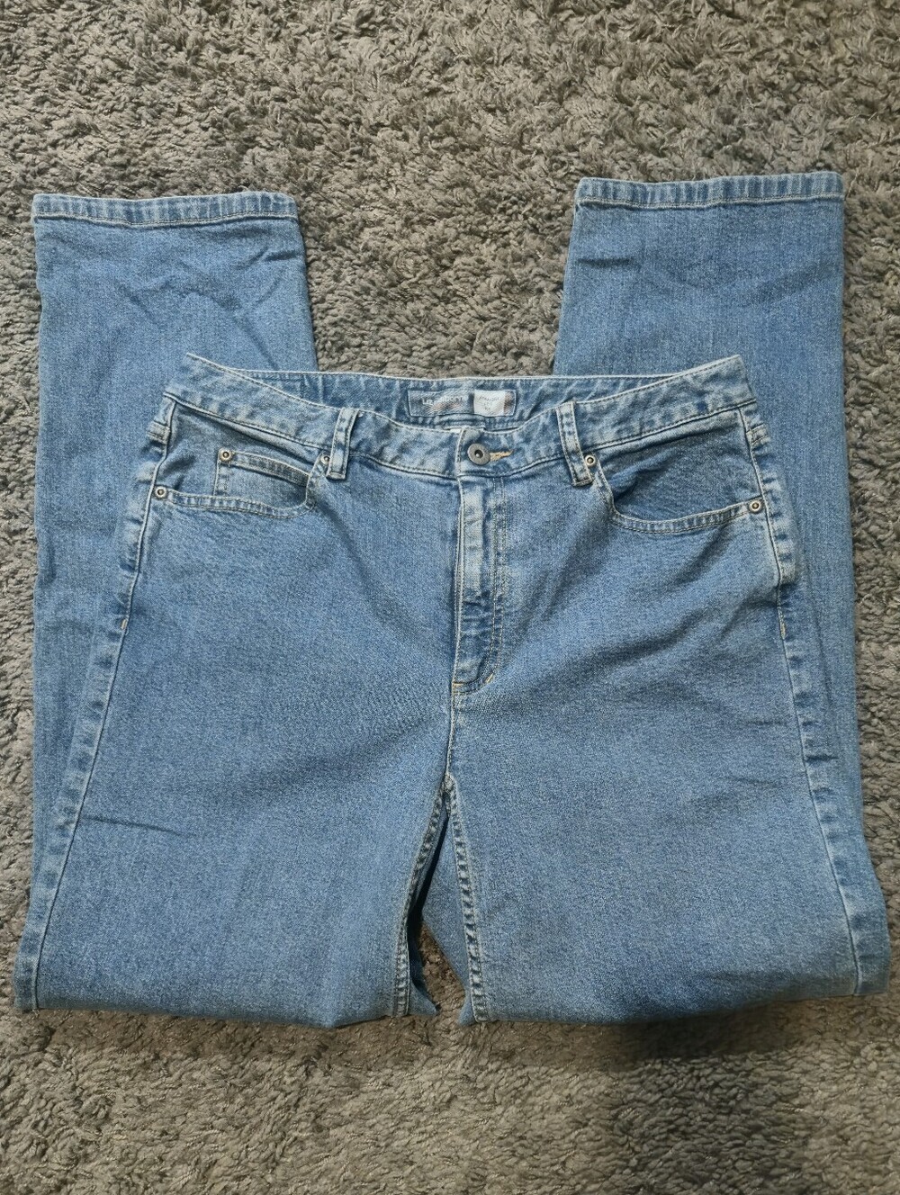 Liz Claiborne Lizwear Women's Straight Leg Light Wash Jeans. Size 12 Regular